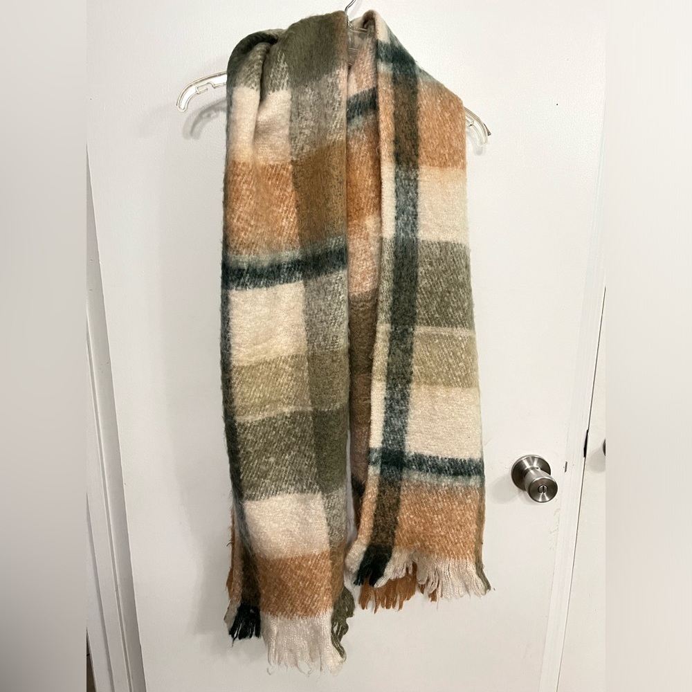 Steve Madden Cozy Warm Soft Plaid Wrap Scarf